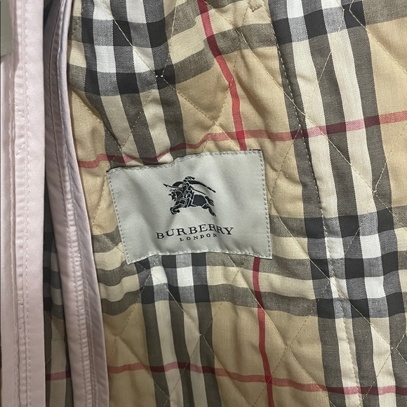 Burberry Blush Quilted Jacket with Check Lining - Picture 5 of 9